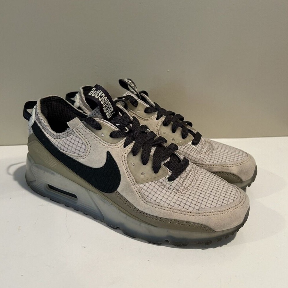 Nike Men's Cream and Black Sneakers